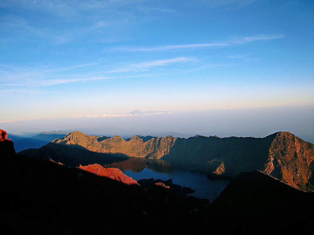 Conquering the Southern Abyss: A Thrilling Journey to the Summit of Mt. Rinjani